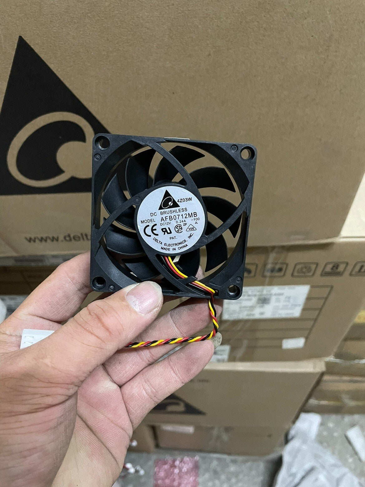 1PC Delta AFB0712MB  12V 0.24A 70*70*15mm 2-wire Inverter Chassis Cooling Fan