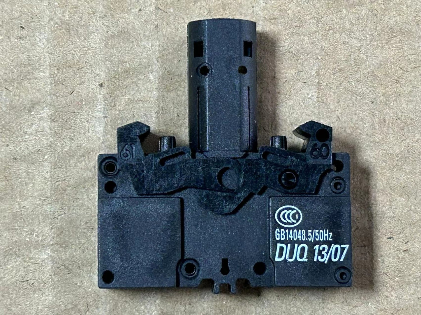 1PCS  3SB3400-1QB Lamp holder