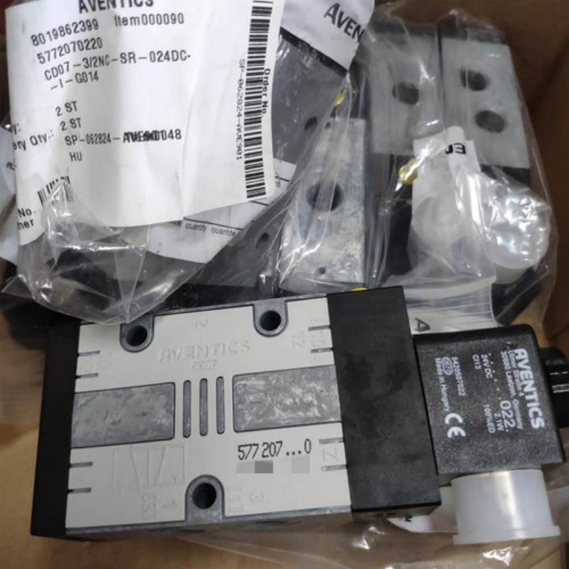 1PC  AVENTICS Reversing Valve 5772070220 24V Solenoid Valve Free delivery