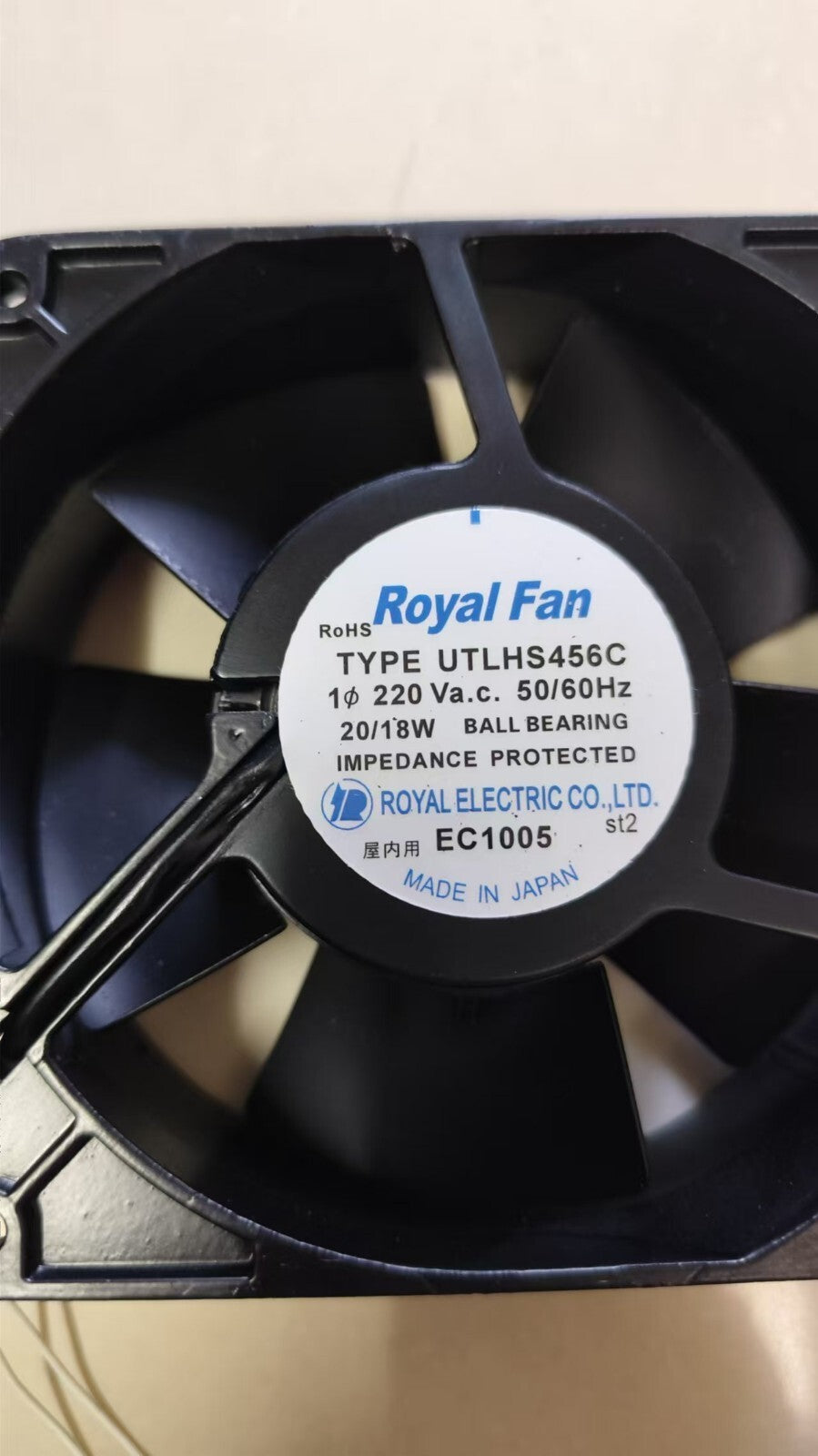 1 PCS ROYAL FAN Fan TYPE UTLHS456C AC 220V 20/18W 12038 12cm All-metal fan