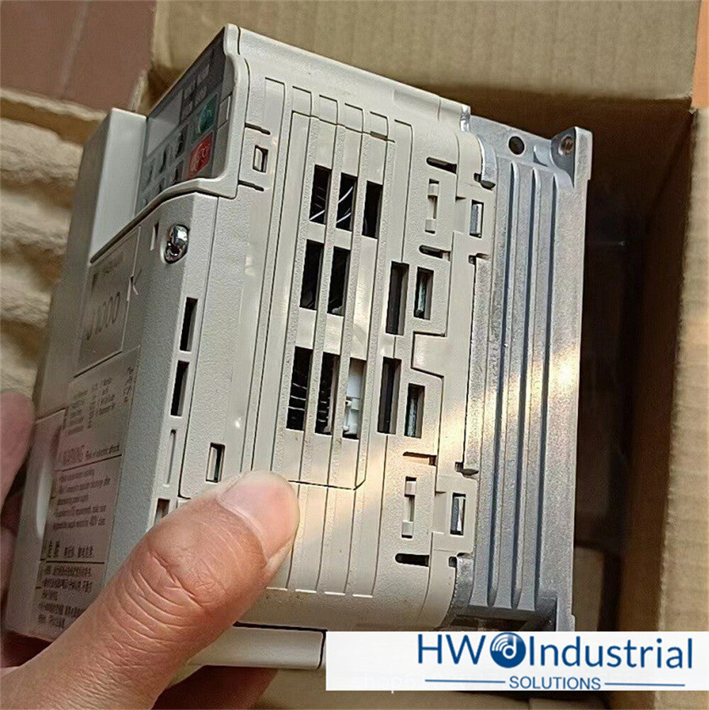 1/Piece CIMR-JB4A0002BAA YASKAWA A1000 Inverter 0.75KW/0.4KW 380V