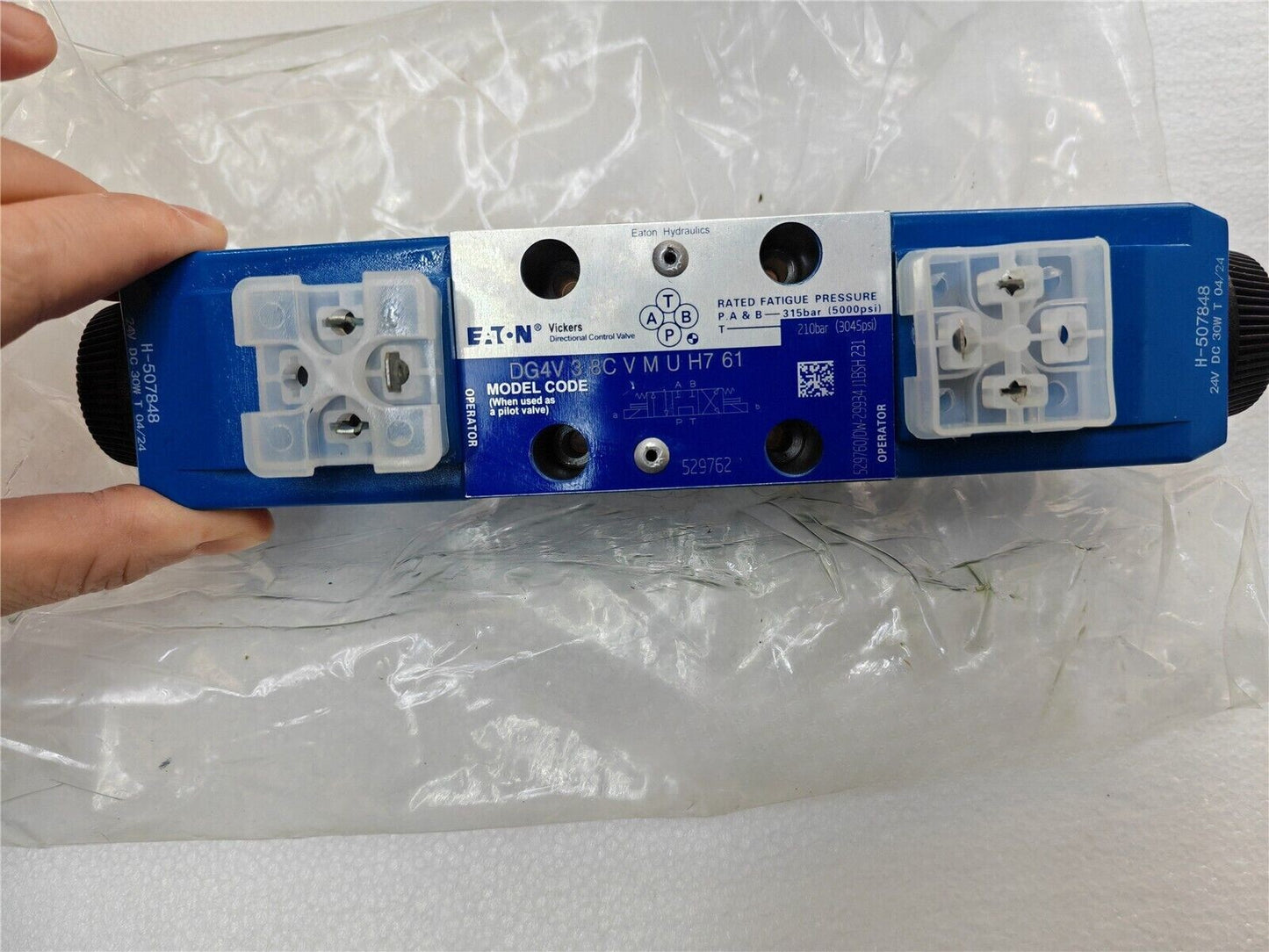 1PC  DG4V-3-8C-V-M-U-H7-61 for VICKERS VALVE 90warranty M982D QL