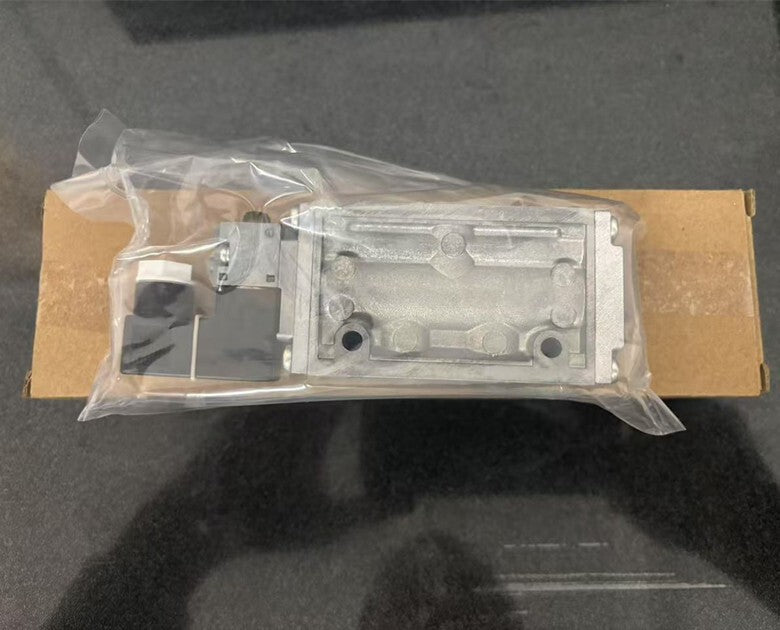 1pcs  CKD solenoid valve 4F110-08-DC24V