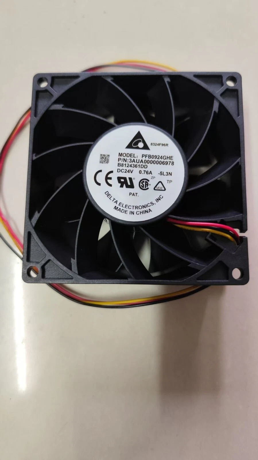 1 pcs  DELTA Fan PFB0924GHE  DC 24V 0.76A 92*92*38mm 3 pin inverter Cooling fan