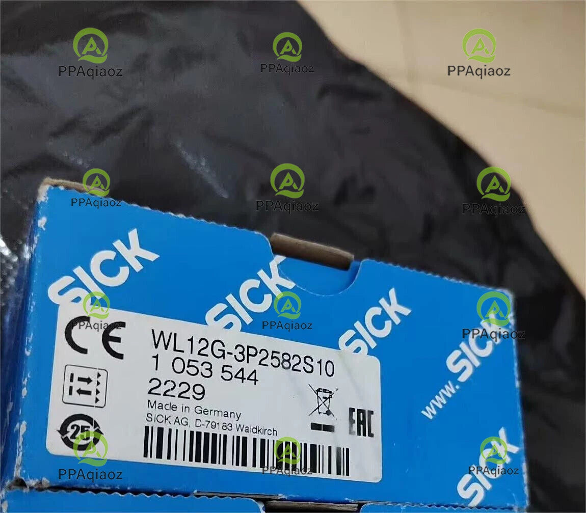 SICK   WL12G-3P2582S10     1053544  10...30VDC  SENSOR .  .