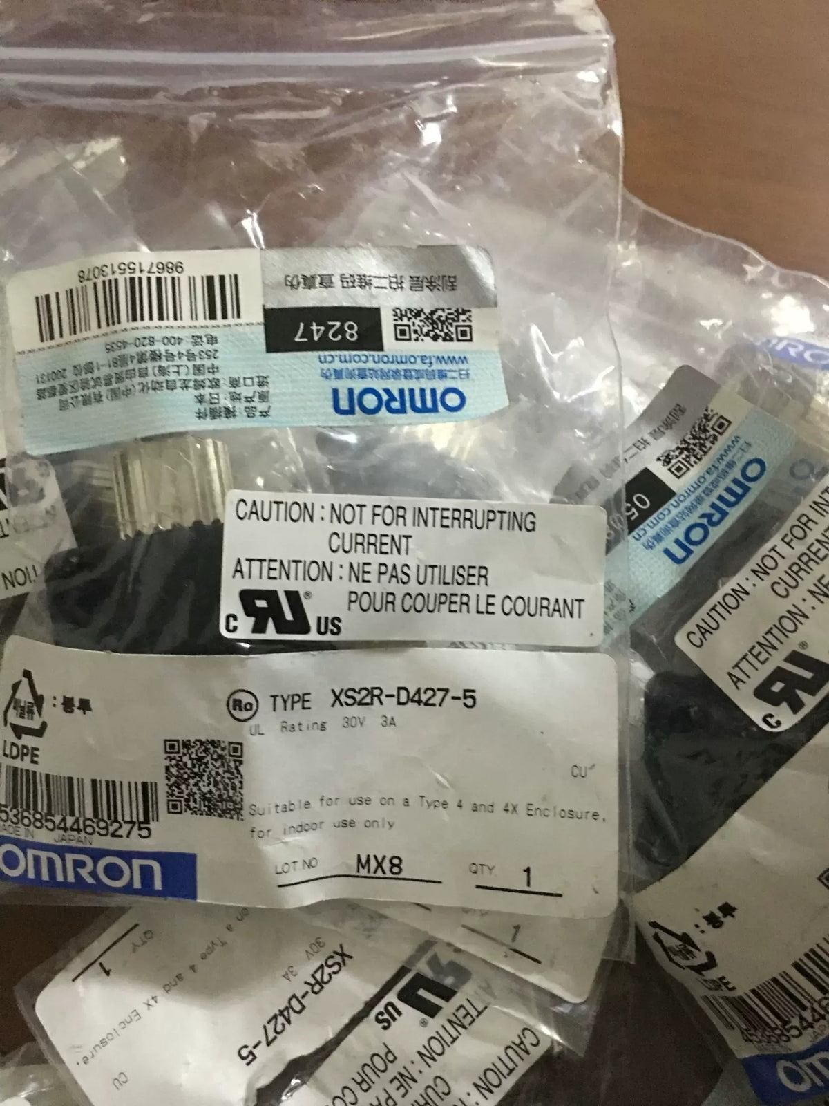 1/Piece  XS2R-D427-5 Omron T-joint Branch Connector Joint