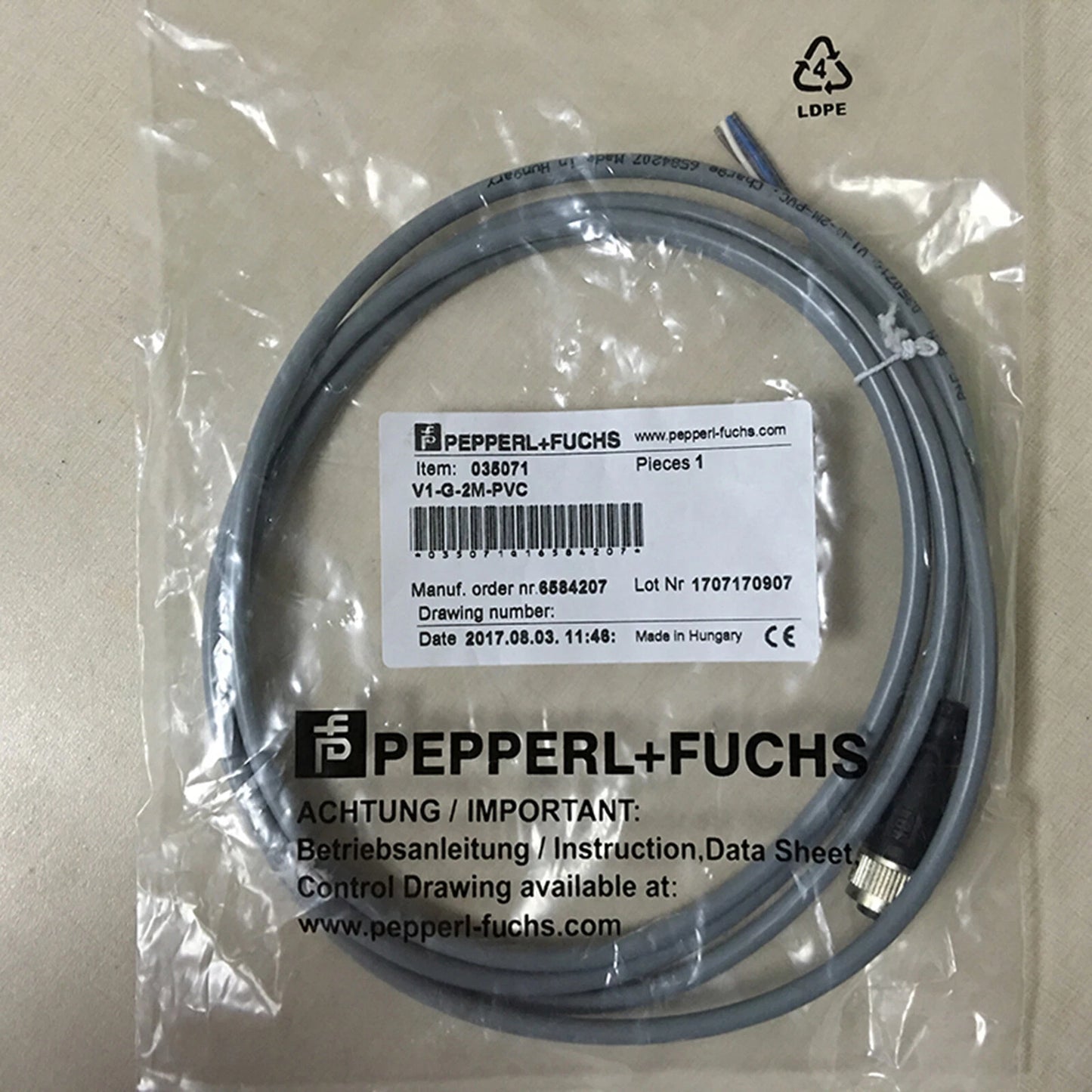 V1-G-2M-PVC For PEPPERL+FUCHS  FEMALE CONNECTOR CORDSET Free Shipping #P