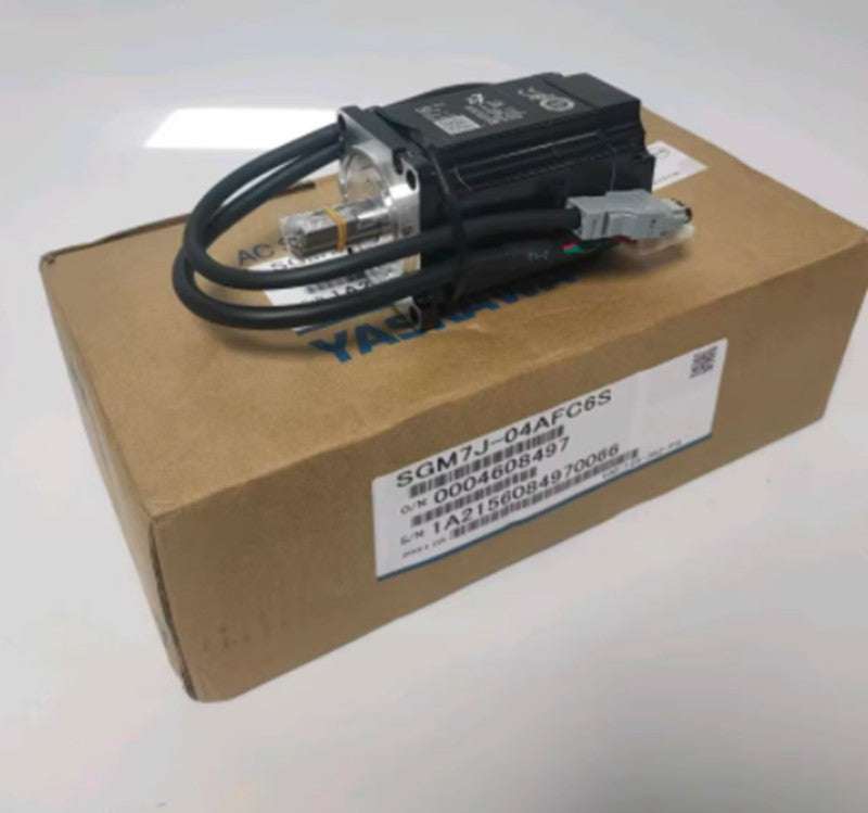 1PC  YASKAWA servo motor SGM7J-04AFC6S