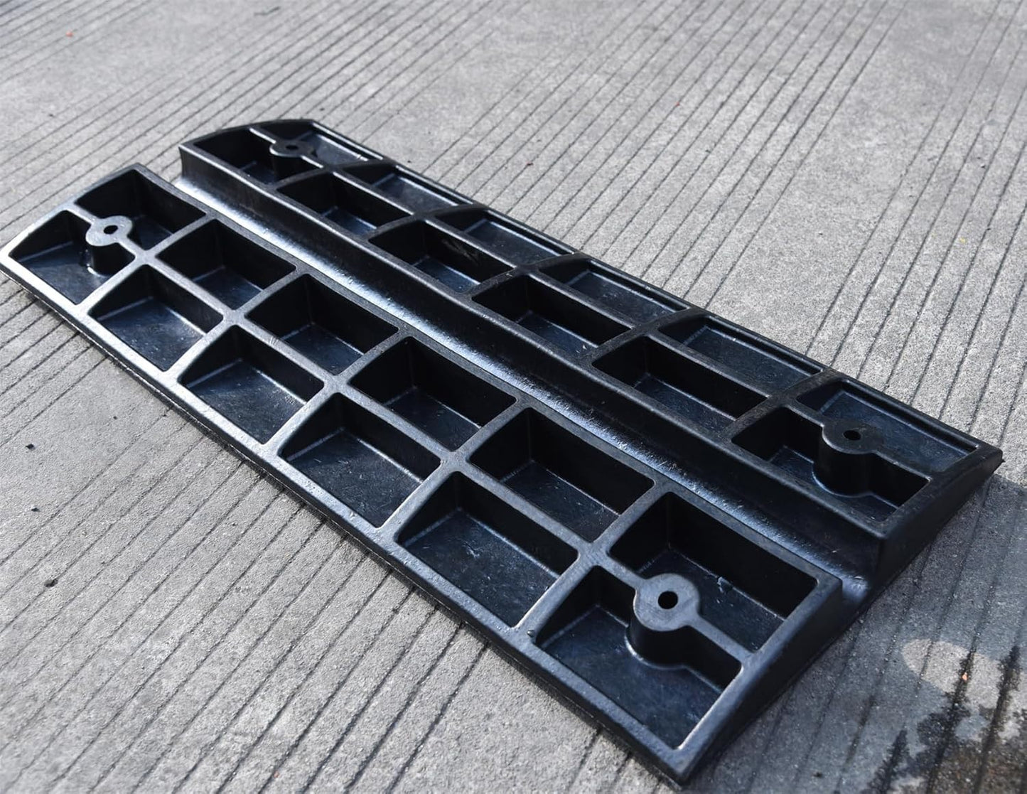 Rubber Curb Ramps, 2.6 Inch Rise, 22,000 lb Capacity, 2 Pack - Driveway Use
