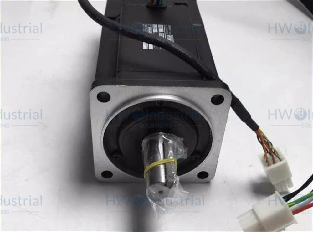 1/Piece  R88M-U75030HA-BS1 Omron Servo Motor