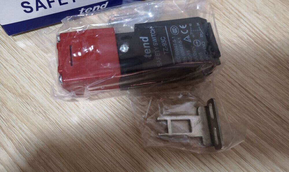 1PC  For Tend TZ-93CPG02 TZ93CPG02 TZ-93C Safety Switch In Box
