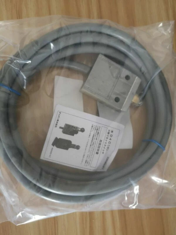 1Pc D4C-1302 D4C1302 Limit Switch  Free Ship