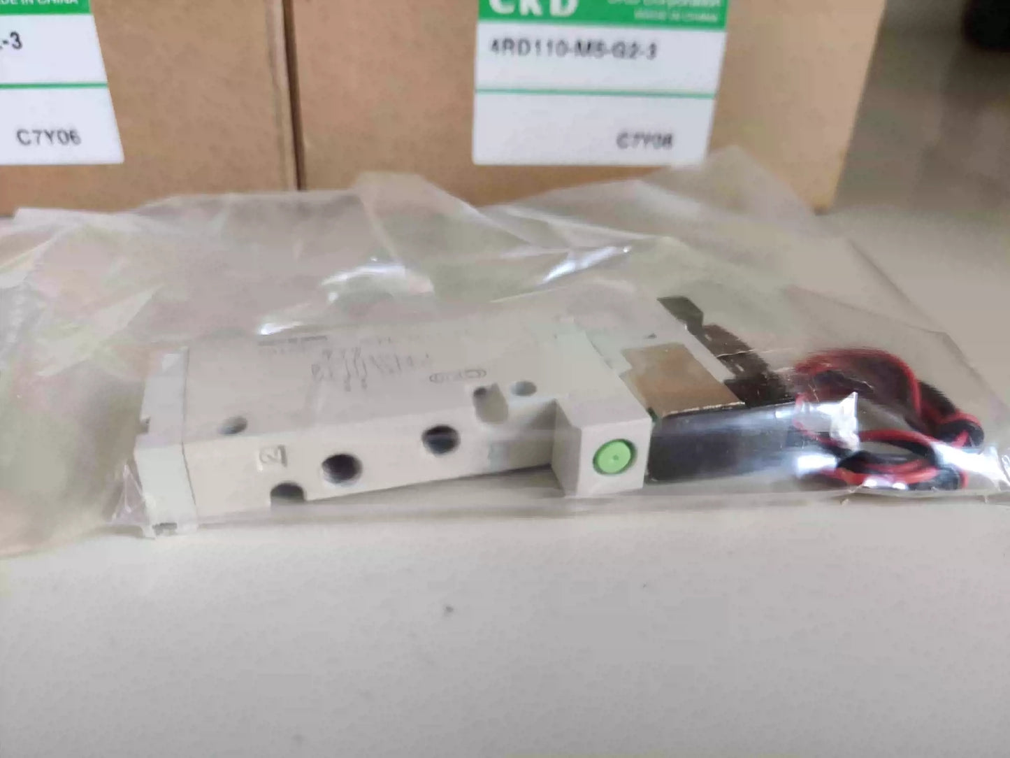 1pcs CKD 4RD110-M5-G2-3 Solenoid Valve