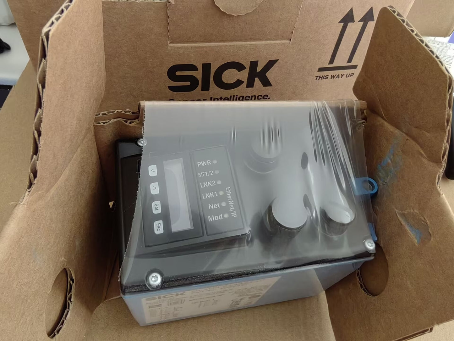 1/Piece  DL100-21AA2110 1066427 SICK Laser Distance Measuring Sensor