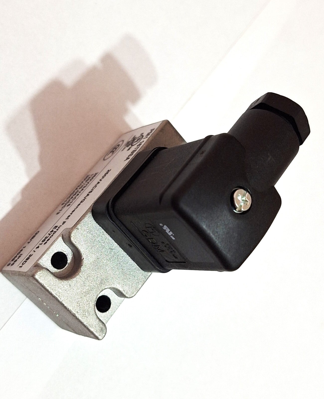 Aventics R412010718 Pneumatic Pressure Switch, 0.2-16 bar Fast delivery