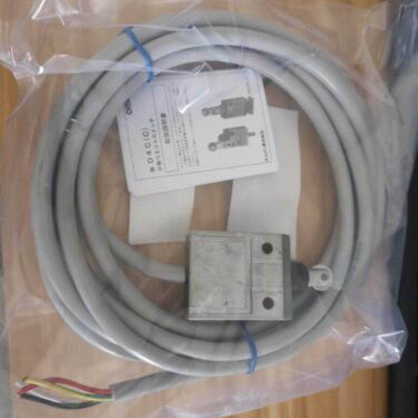 1PC  For Omron D4C-4432 Limit Switch D4C4432 Free Shipping