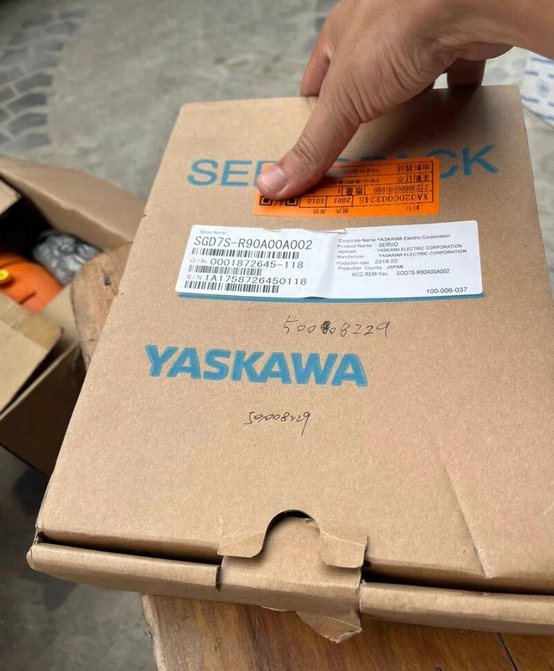 SGD7S-R90A000A002 Yaskawa Drive    packaging/da #P