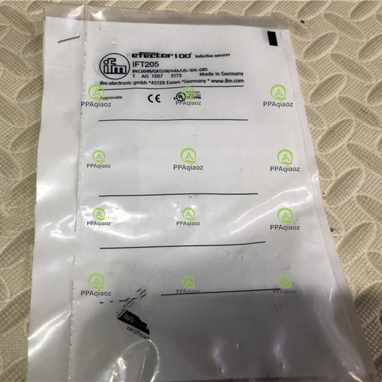 1PC  IFM IFT205 Proximity Switch IFT205 In Box Free Shipping