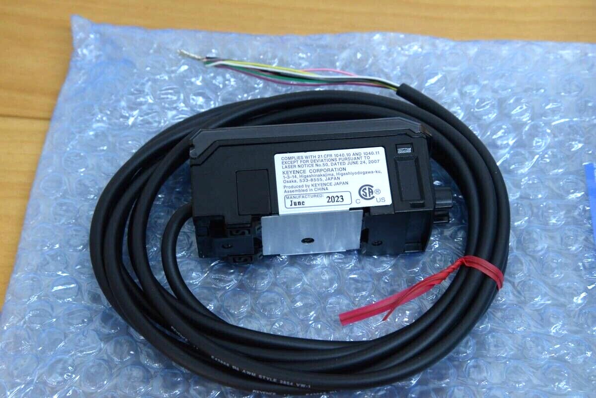 1pcs KEYENCE Laser Sensor IL-1050