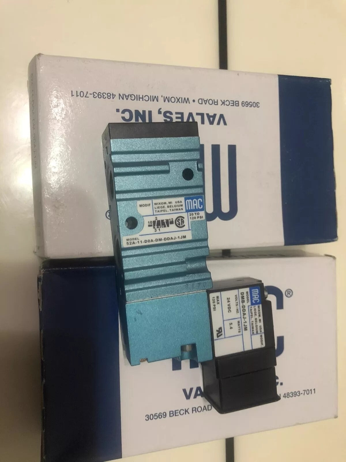 1PC  MAC solenoid valve 52A-11-D0A-DM-DDAJ-1JM