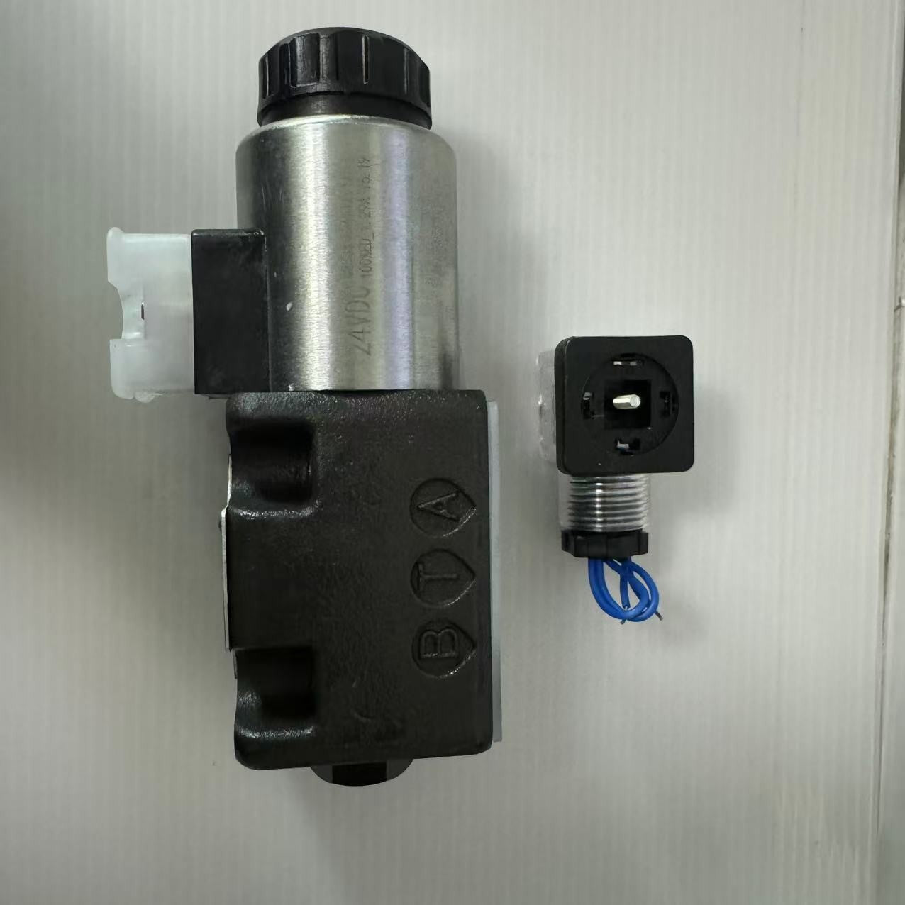 1PCS  FIT For DUPLOMATIC Solenoid Valve DS3-SA2/11N-D24K1