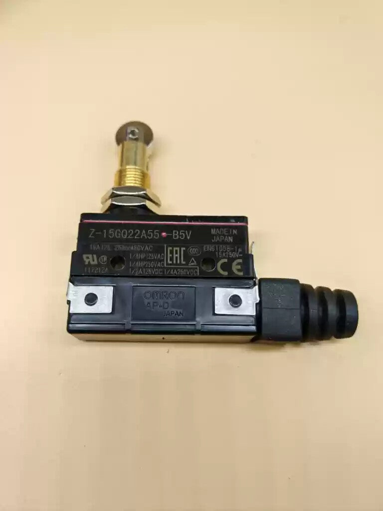 4PCS OMRON MICRO SWITCH Z-15GQ22A55-B5V