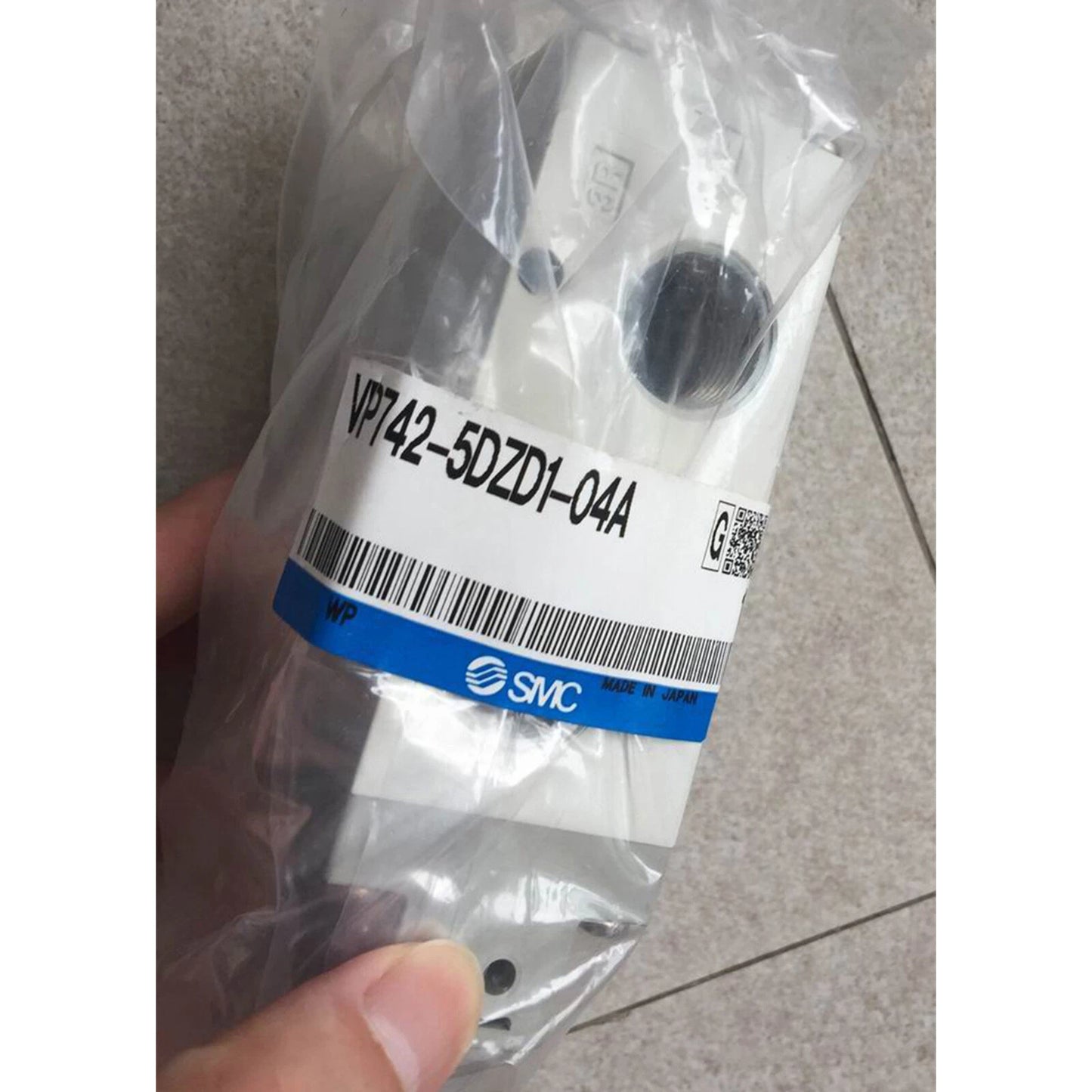 1pc  SMC solenoid valve VP742-5DZD1-04A Quality assurance #P