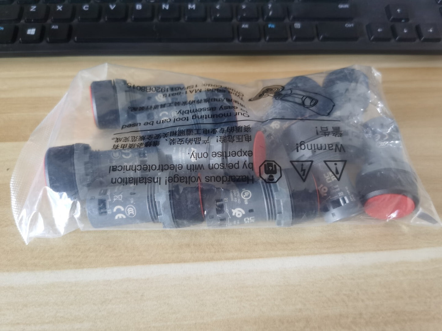 10PCS/1Bag  ABB CP1-10R-02 1SFA619100R1051 PushButton Switches Red