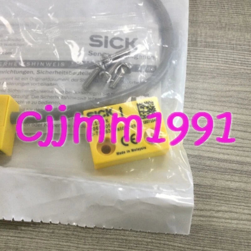 1PC  SICK RE13-SA84 2068369 Magnetic non-contact safety switch #LM /da #P
