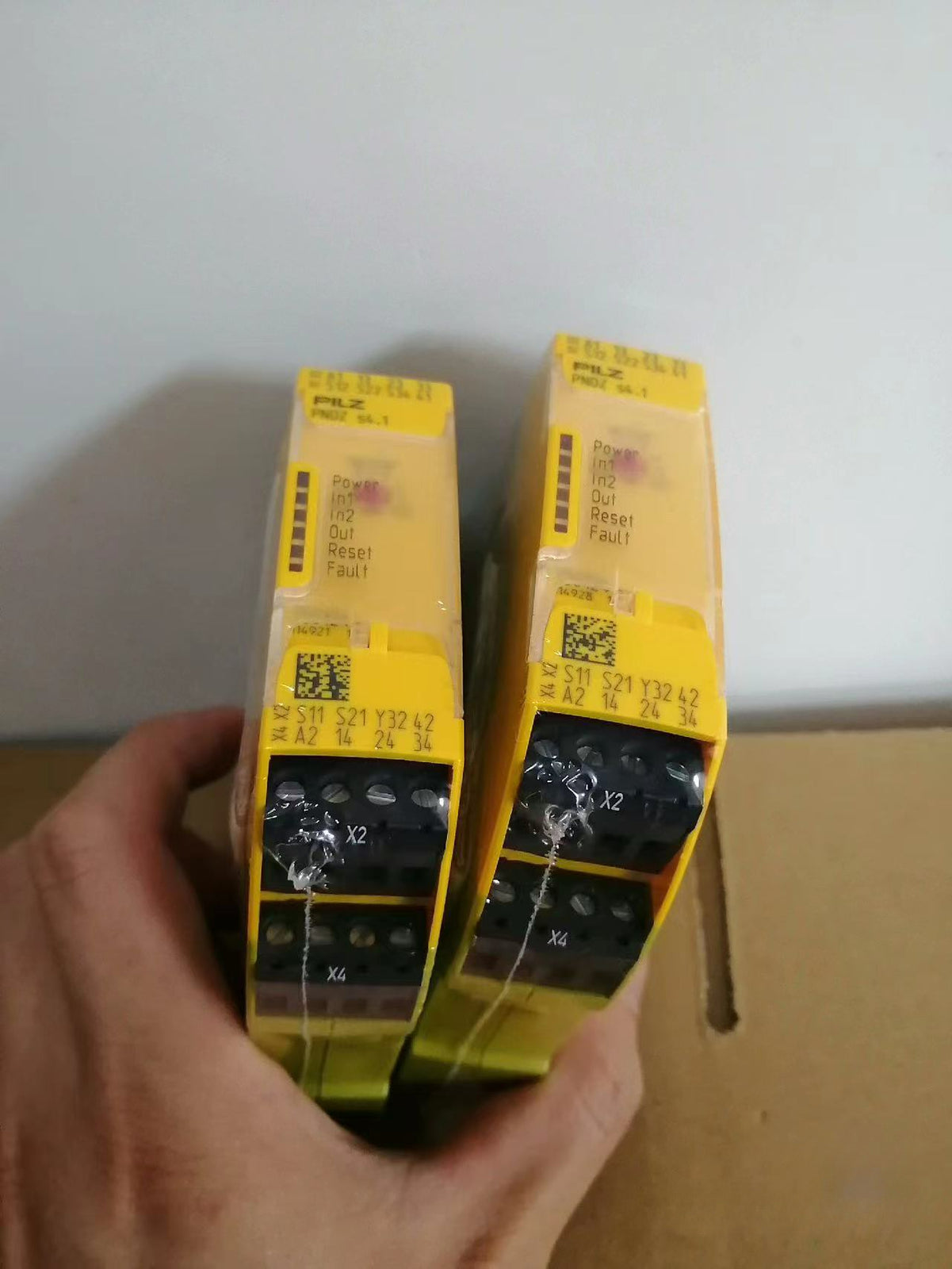 1pcs Pilz PNOZ S4.1 750124  24VDC  Safety Relay