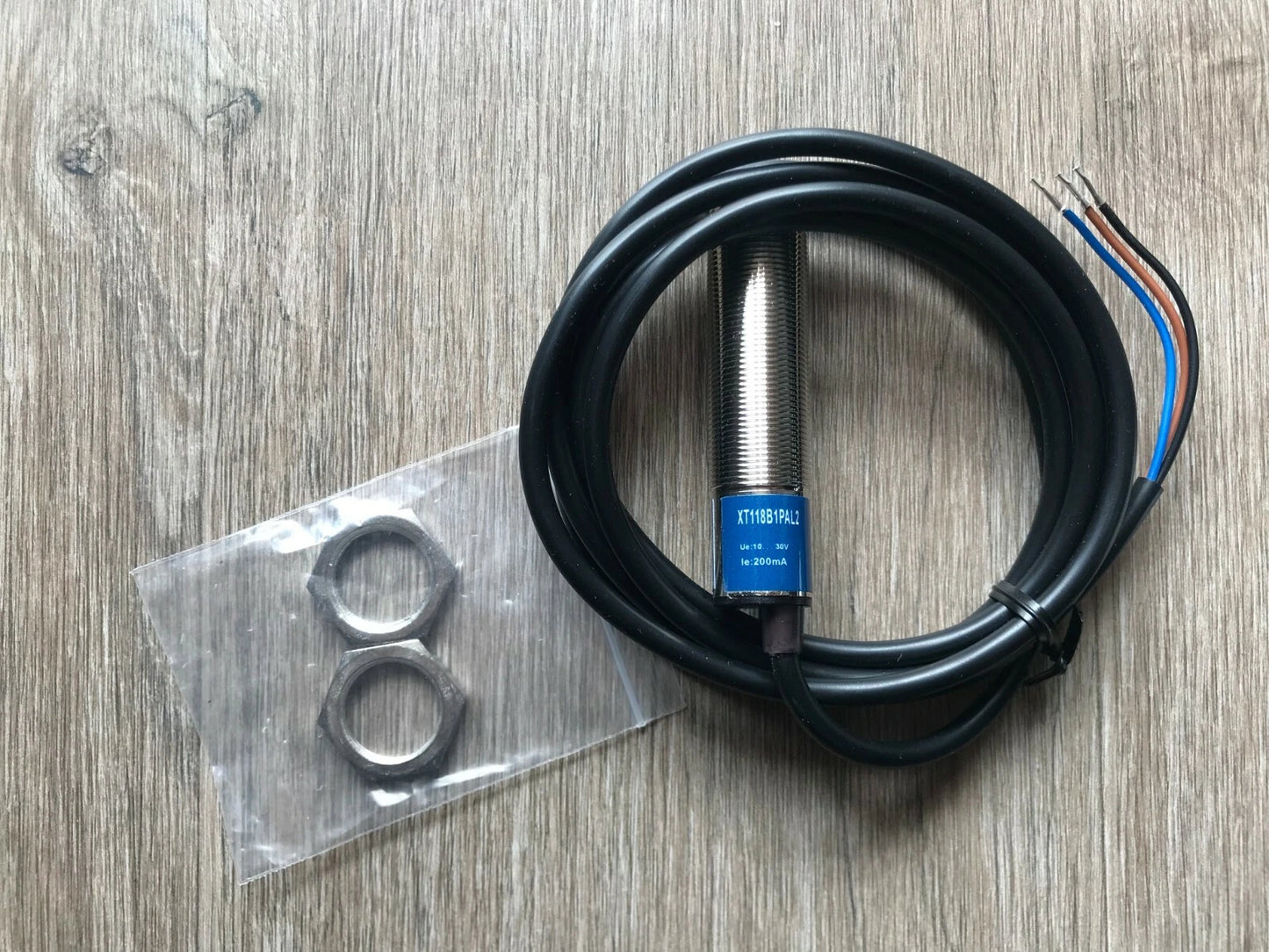 1PC  Schneider XT118B1PAL2 Free Shipping     &R1 #C #P