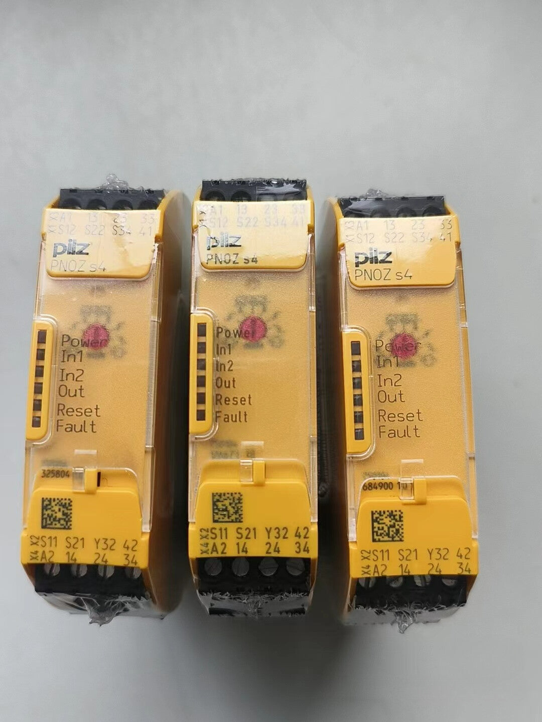 1pcs Pilz PNOZ S4 750104 Safety Relay