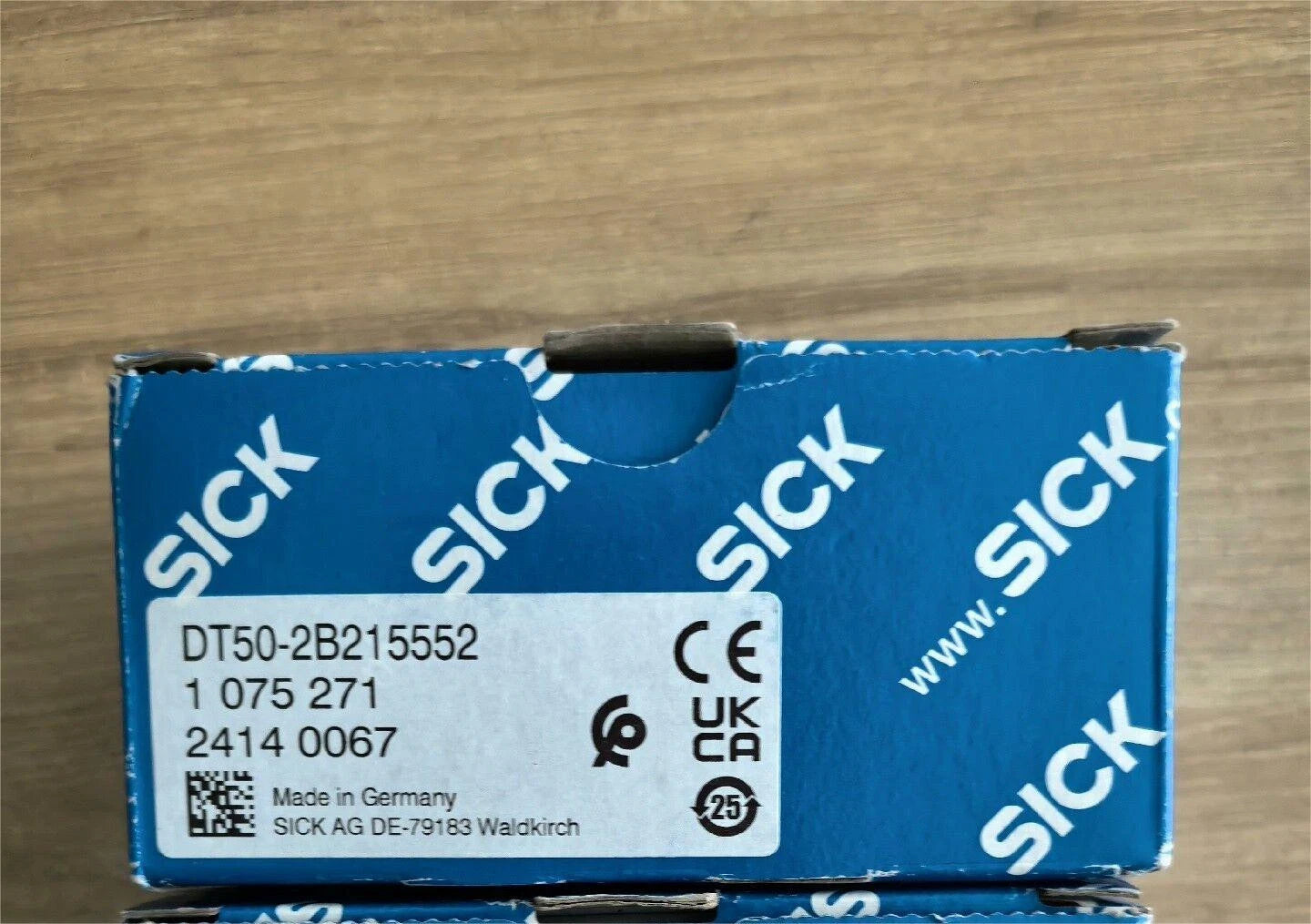 SICK   DT50-2B215552  1075271   SENSOR    /UPS