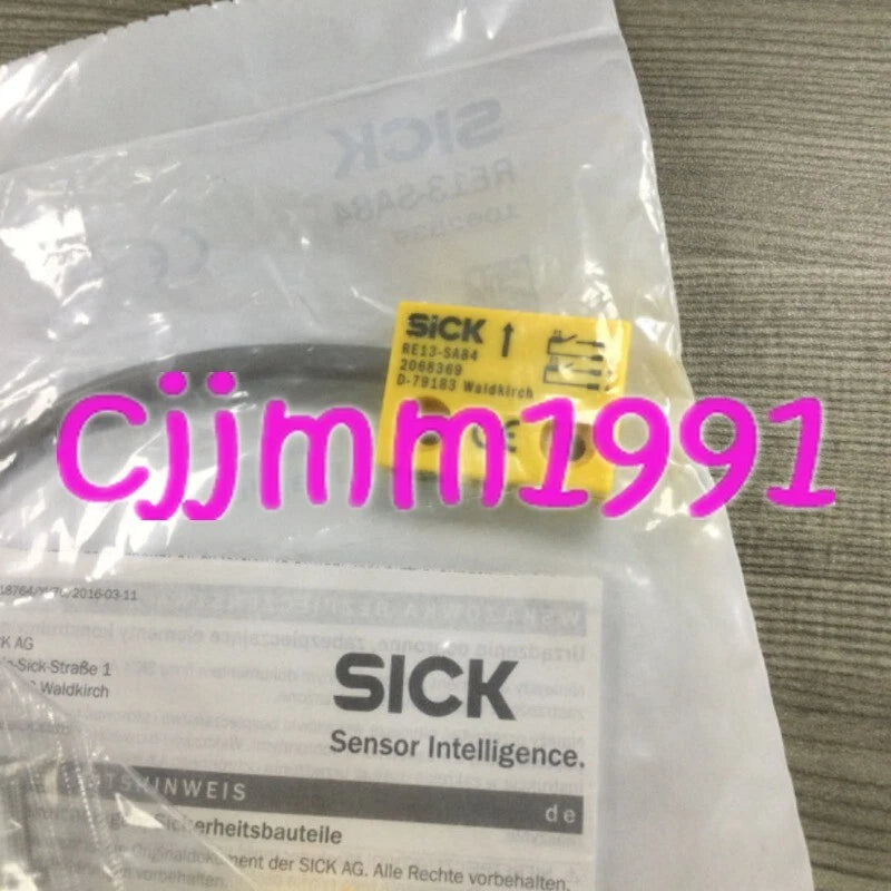 1PC  SICK RE13-SA84 2068369 Magnetic non-contact safety switch #LM /da #P