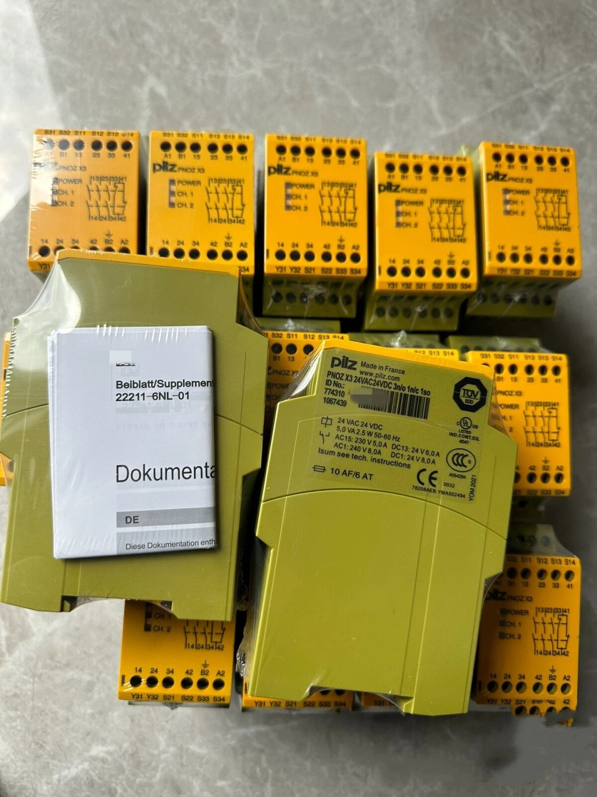 Pilz 774310 Safety relay   air transport #P
