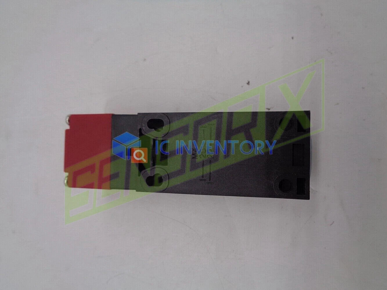 1PCS   Omron Safety Door Switch D4NS-1DF ~ #P