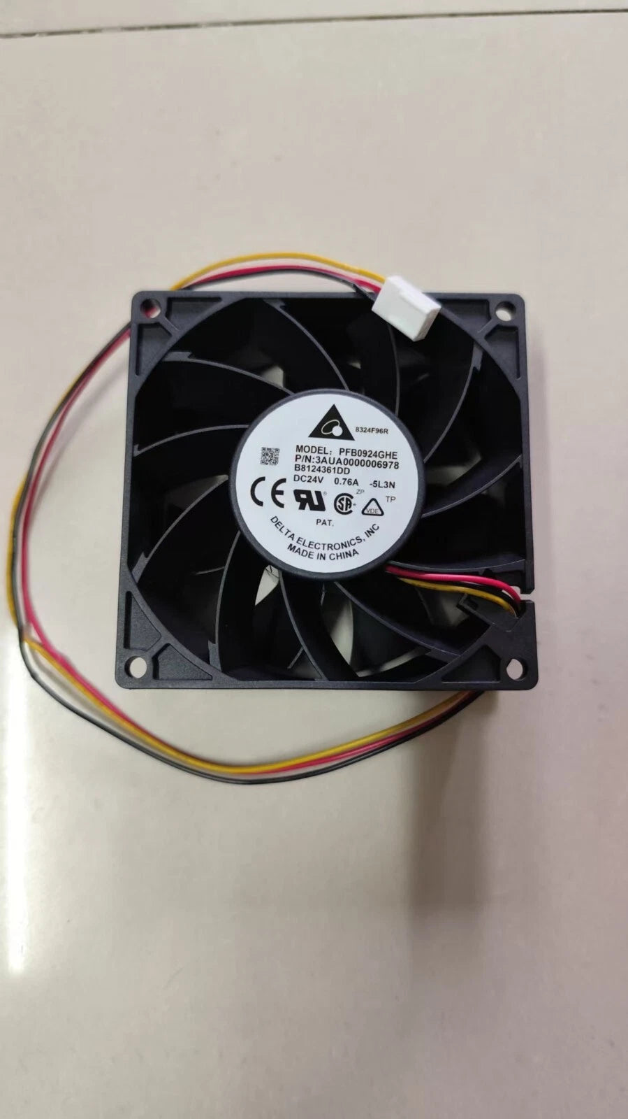 1 pcs  DELTA Fan PFB0924GHE  DC 24V 0.76A 92*92*38mm 3 pin inverter Cooling fan