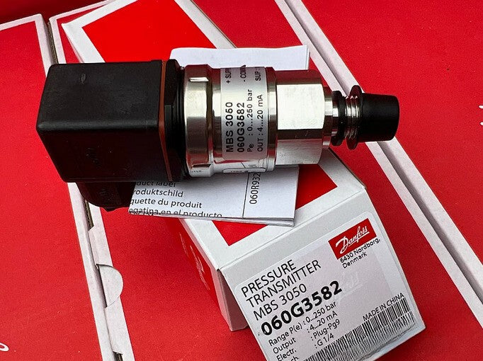 1 pcs For Danfoss MBS 3050 060G3582 Pressure Transmitter