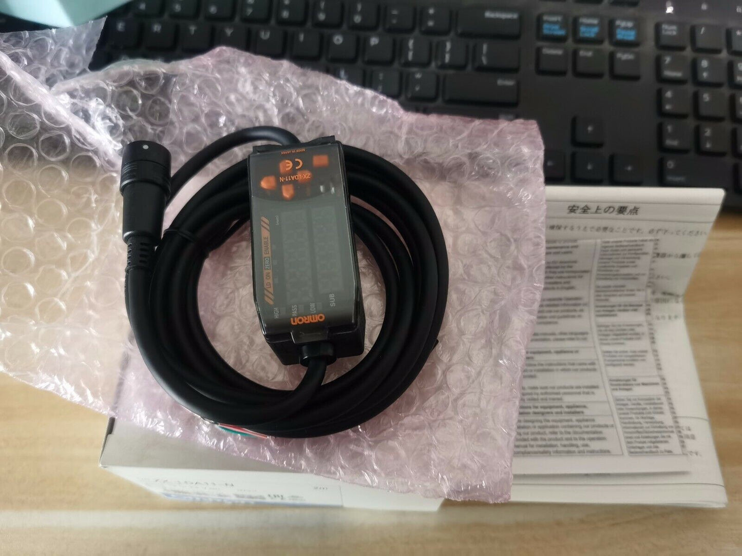 One OMRON ZX-LDA11-N Smart Sensor  ping