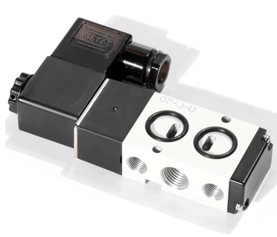 1pcs AirTAC Solenoid Valve  4M31008B   DC24V