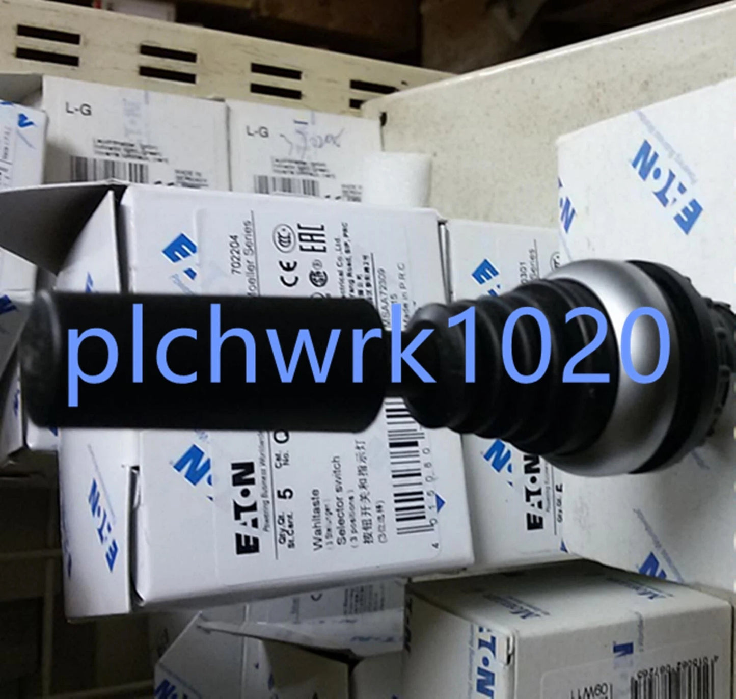 1 PCS  EATON M22-WRJ2V Cross Switch button head #P