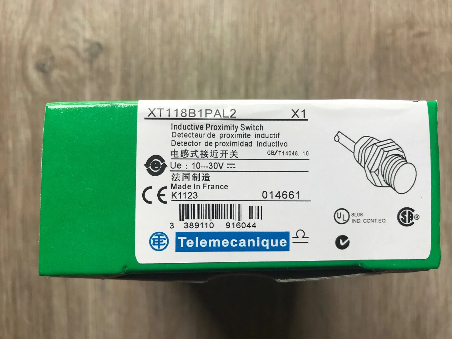 1PC  Schneider XT118B1PAL2 Free Shipping     &R1 #C #P