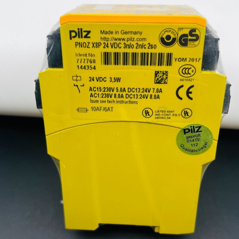 1pcs PILZ PNOZ X8P 24 VDC 3n/o 2n/c 2so  Safety Relays  777760