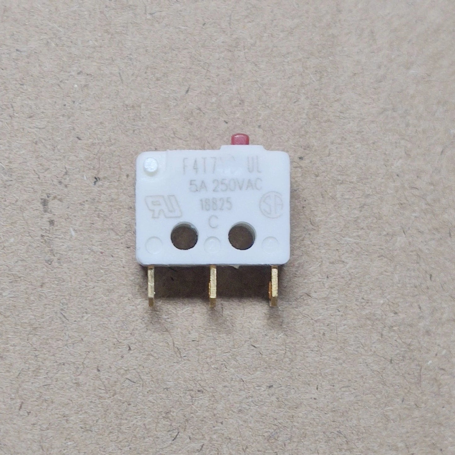 1PCS  micro switch F4T7-UL