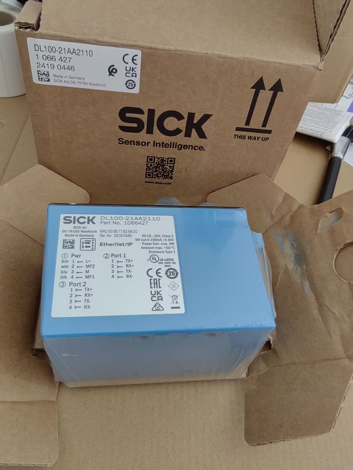 1/Piece  DL100-21AA2110 1066427 SICK Laser Distance Measuring Sensor