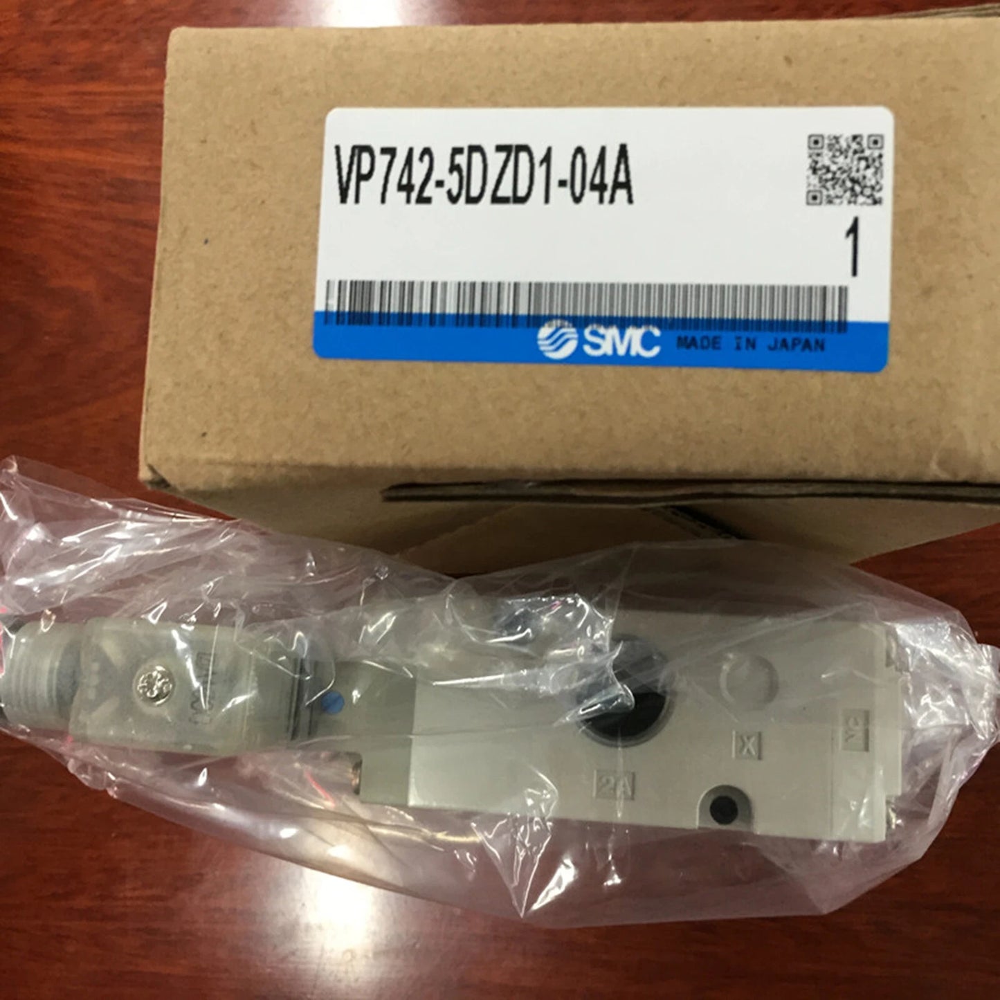 1pc  SMC solenoid valve VP742-5DZD1-04A Quality assurance #P