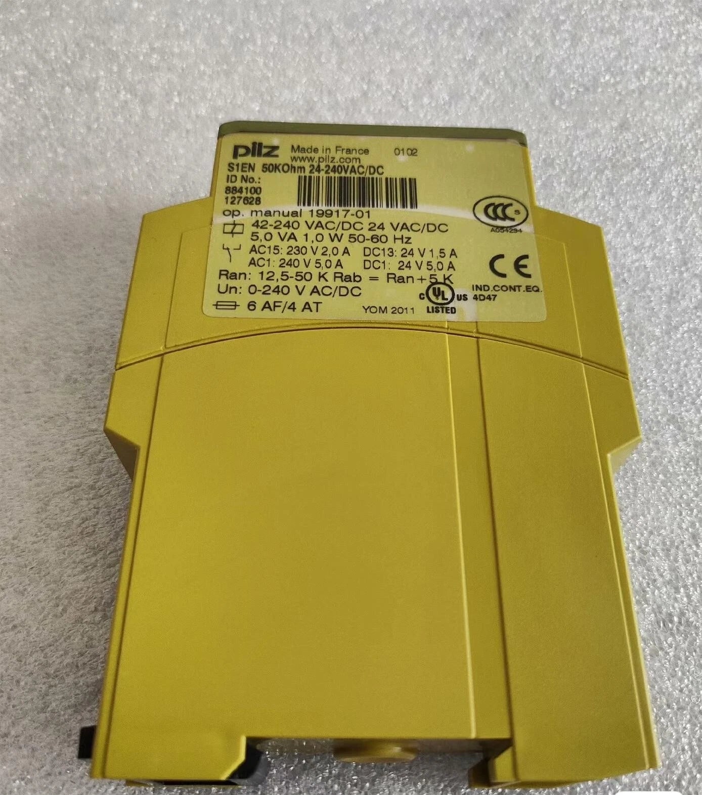 PILZ  SIEN 50KOhm 24-240VAC/DC 884100    SHIP BY //UPS#P