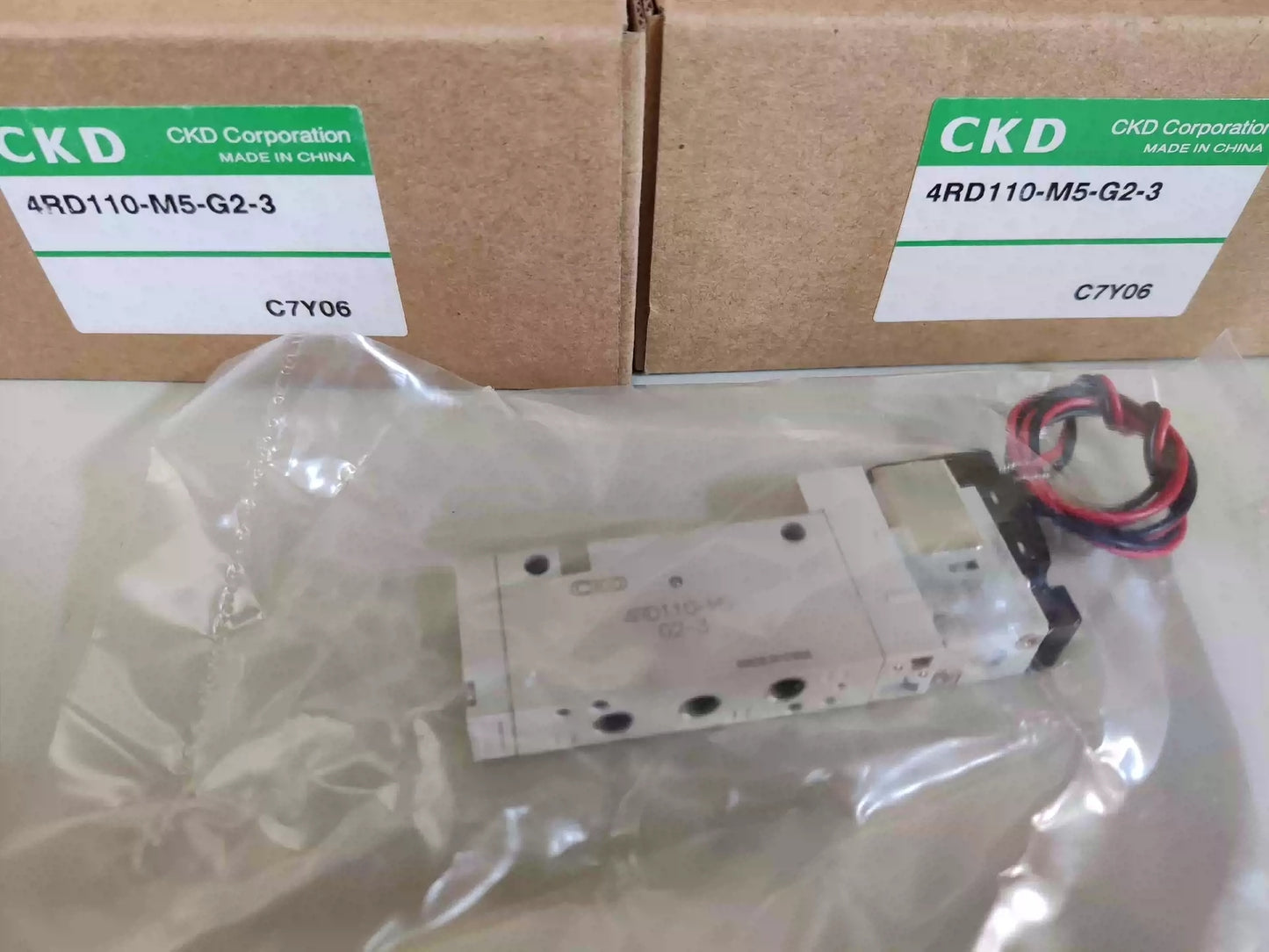 1pcs CKD 4RD110-M5-G2-3 Solenoid Valve