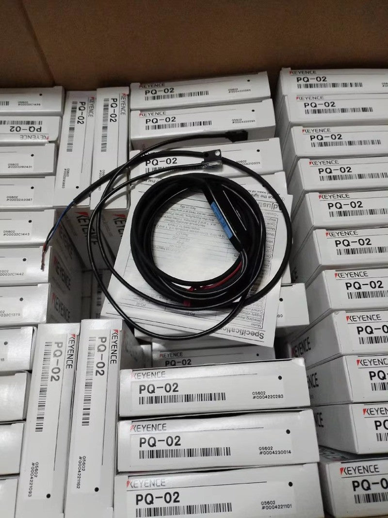 1pcs KEYENCE  PQ-02  Photoelectric Sensor