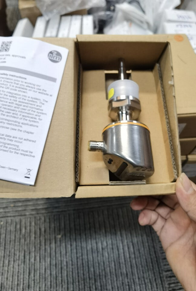 1pcs  IFM SI6800 Flow Sensors